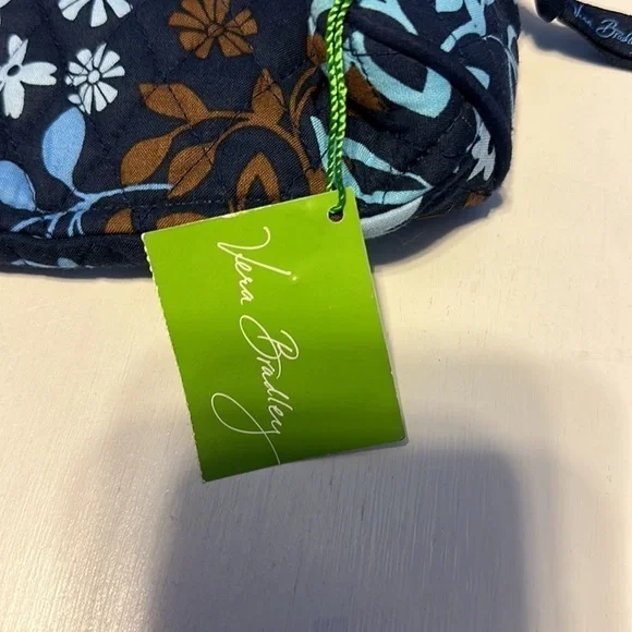 VERA Bradley NWT Medium zip cosmetic bag - Picture 4 of 5